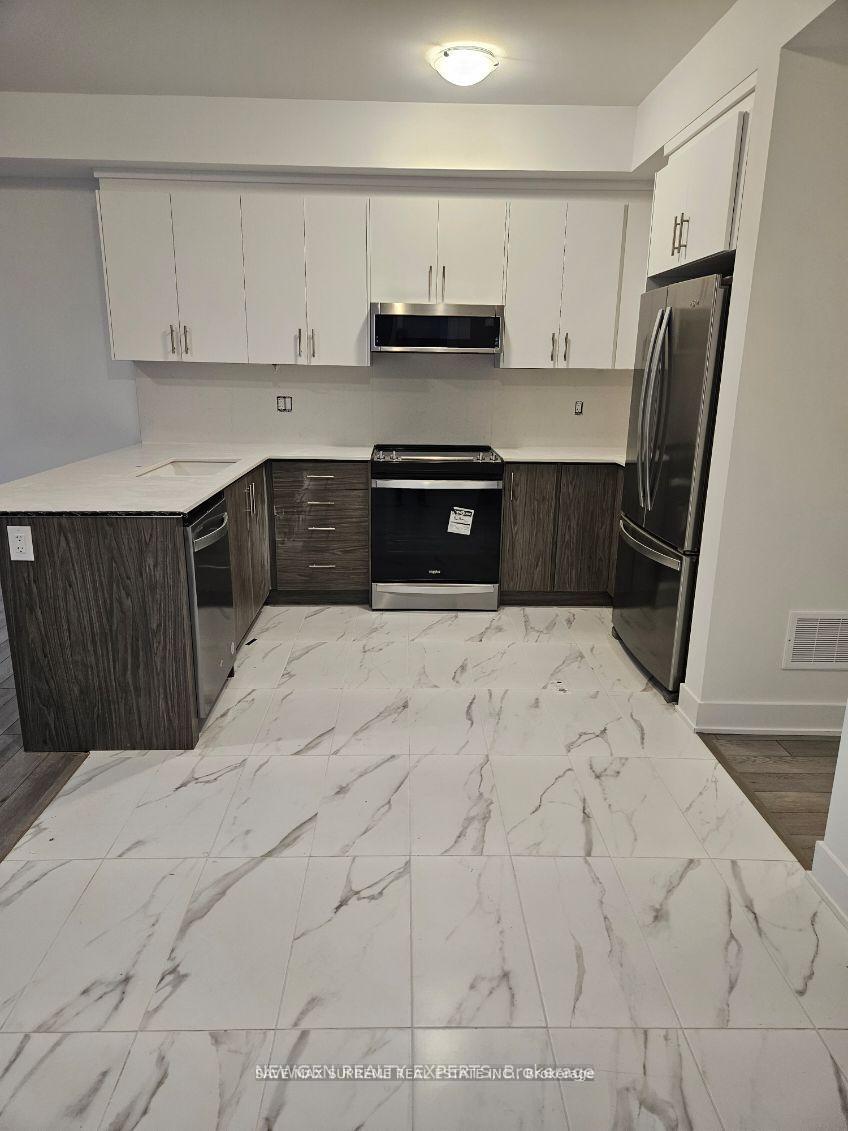 Photo 8 of 763 Stanstead Path, Oshawa, Samac — HOMEH