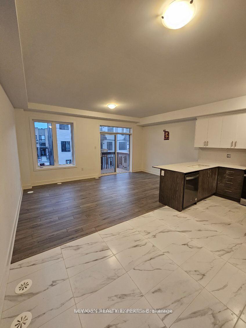 Photo 10 of 763 Stanstead Path, Oshawa, Samac — HOMEH