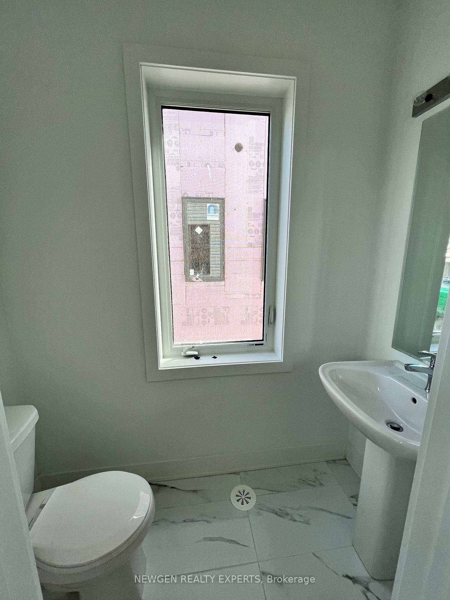 Photo 12 of 763 Stanstead Path, Oshawa, Samac — HOMEH