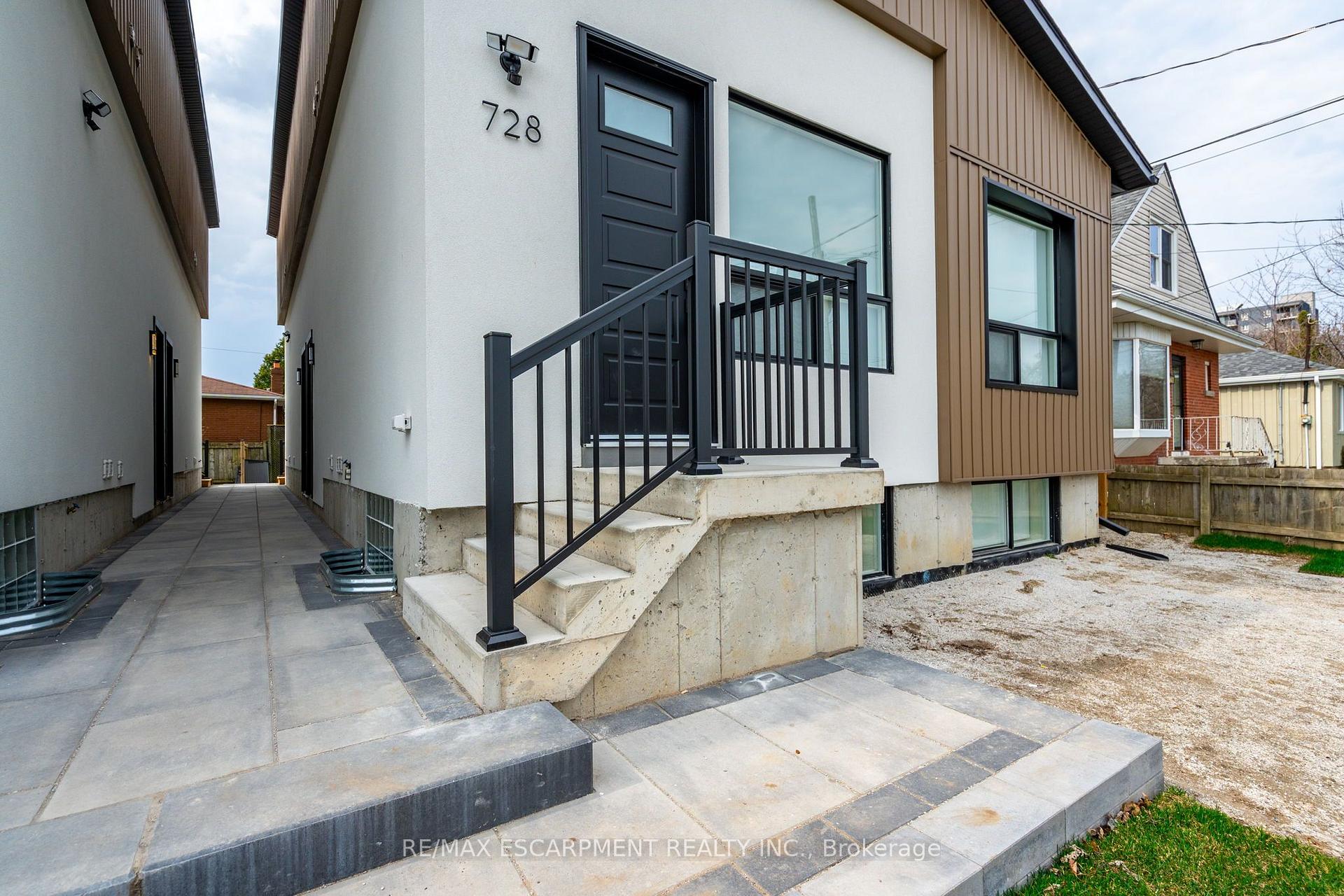 Photo of Unit B, 728 Eleventh Avenue