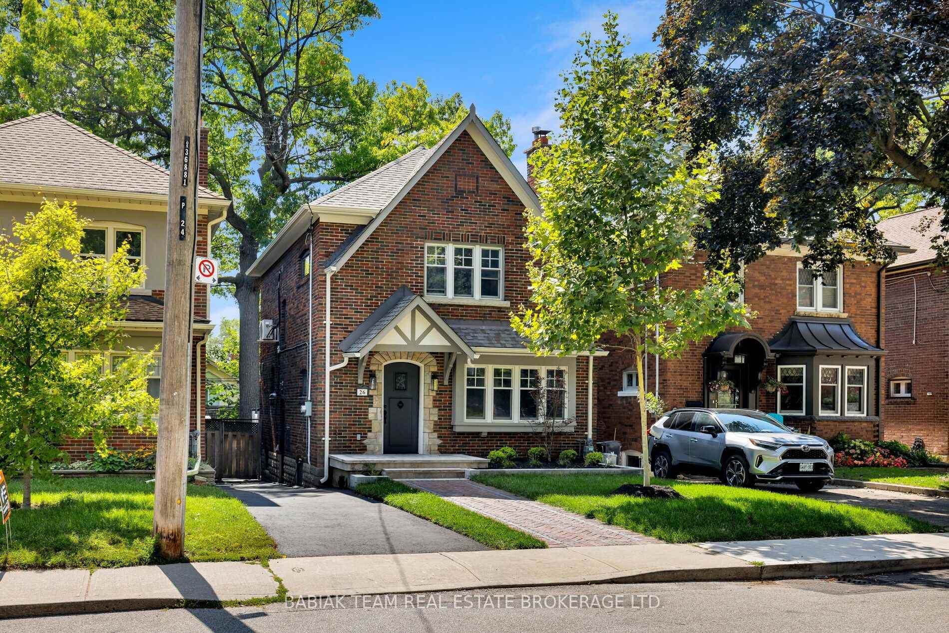 Photo 2 of 26 Riverview Gardens, Toronto, Lambton Baby Point — HOMEH
