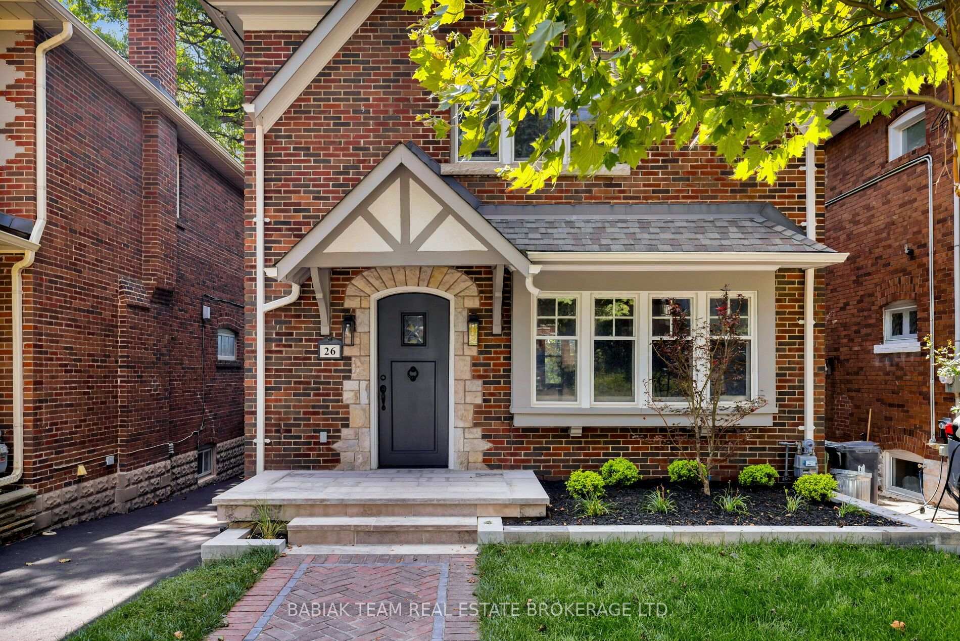 Photo 5 of 26 Riverview Gardens, Toronto, Lambton Baby Point — HOMEH