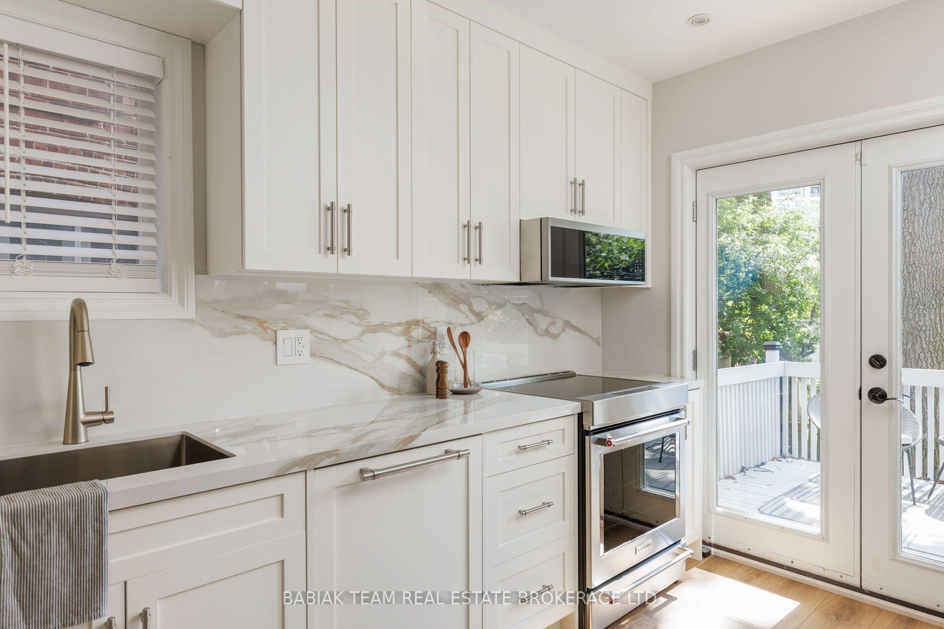Photo 17 of 26 Riverview Gardens, Toronto, Lambton Baby Point — HOMEH