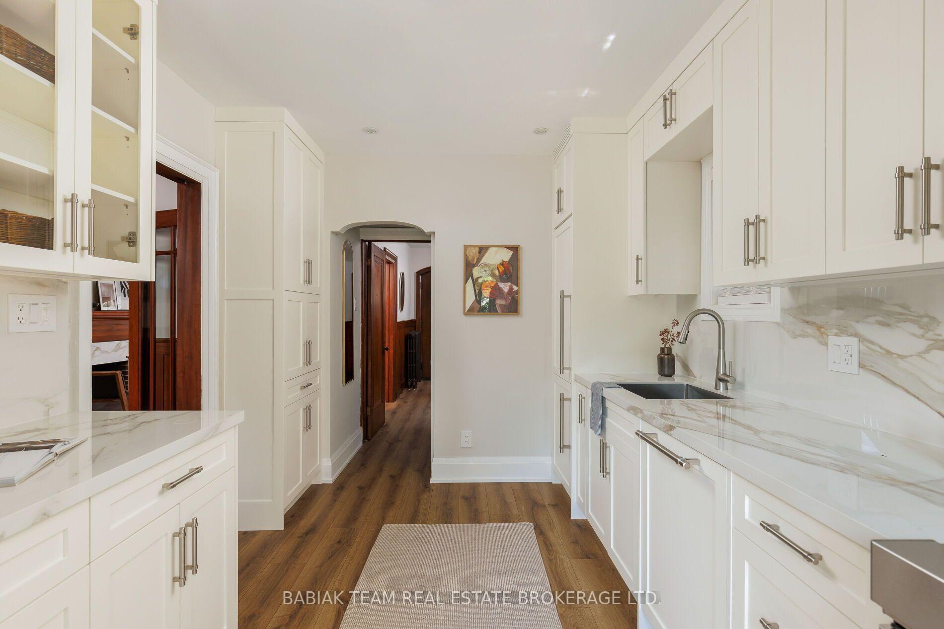 Photo 18 of 26 Riverview Gardens, Toronto, Lambton Baby Point — HOMEH