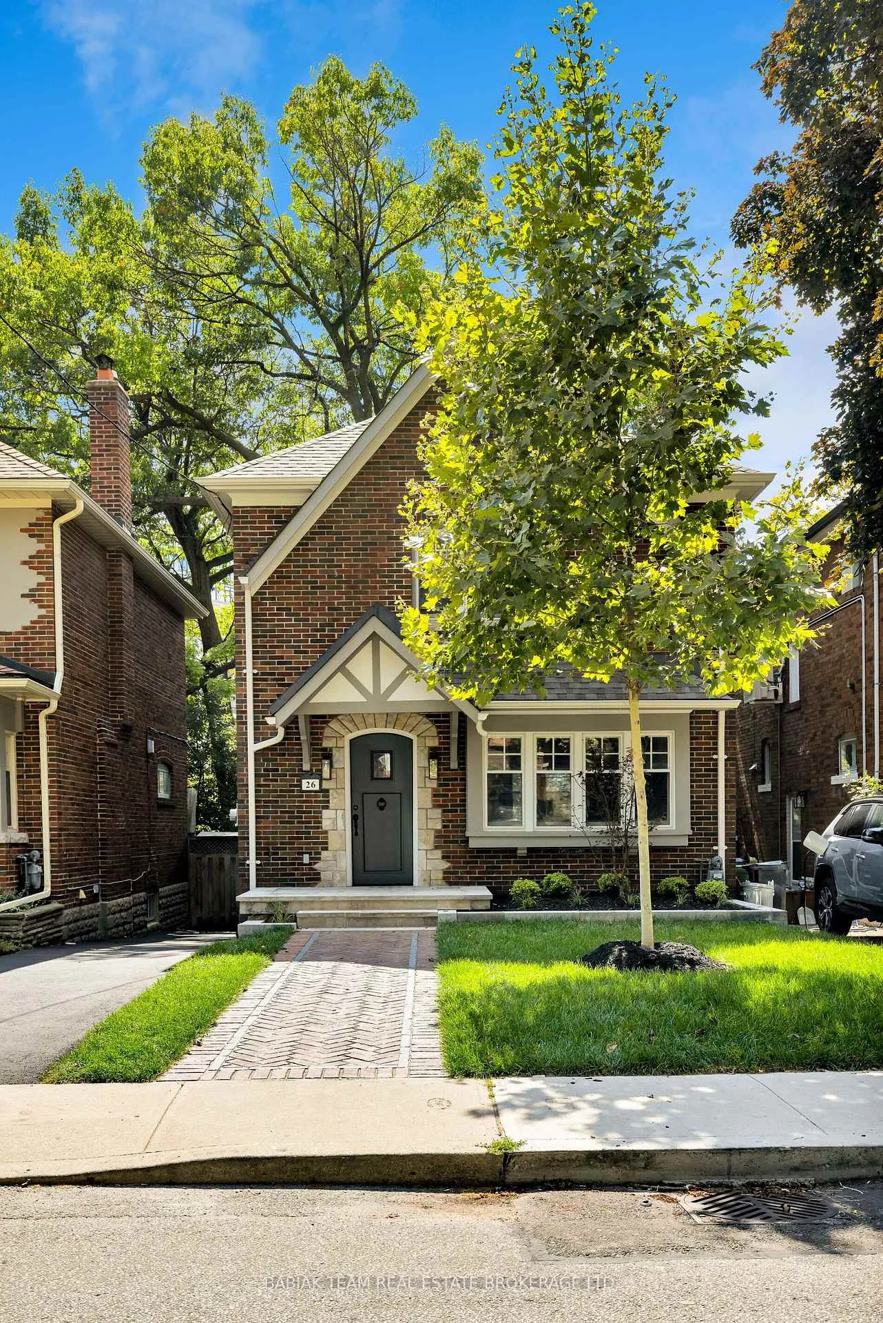 Photo 3 of 26 Riverview Gardens, Toronto, Lambton Baby Point — HOMEH