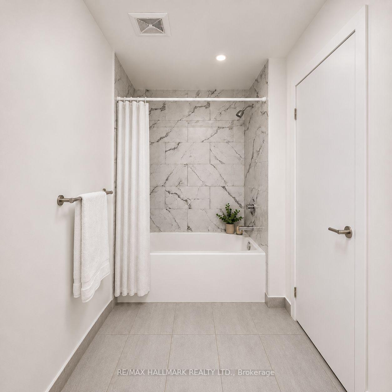 Photo 16 of 32 Forest Manor Rd, North York, Henry Farm — HOMEH