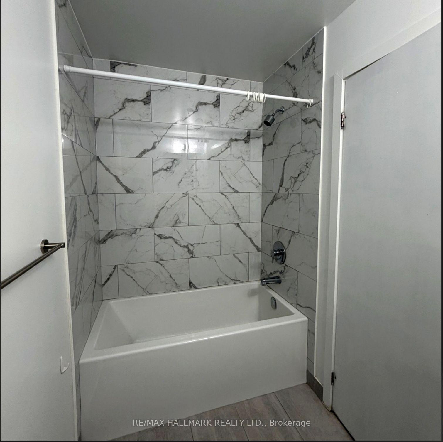 Photo 17 of 32 Forest Manor Rd, North York, Henry Farm — HOMEH