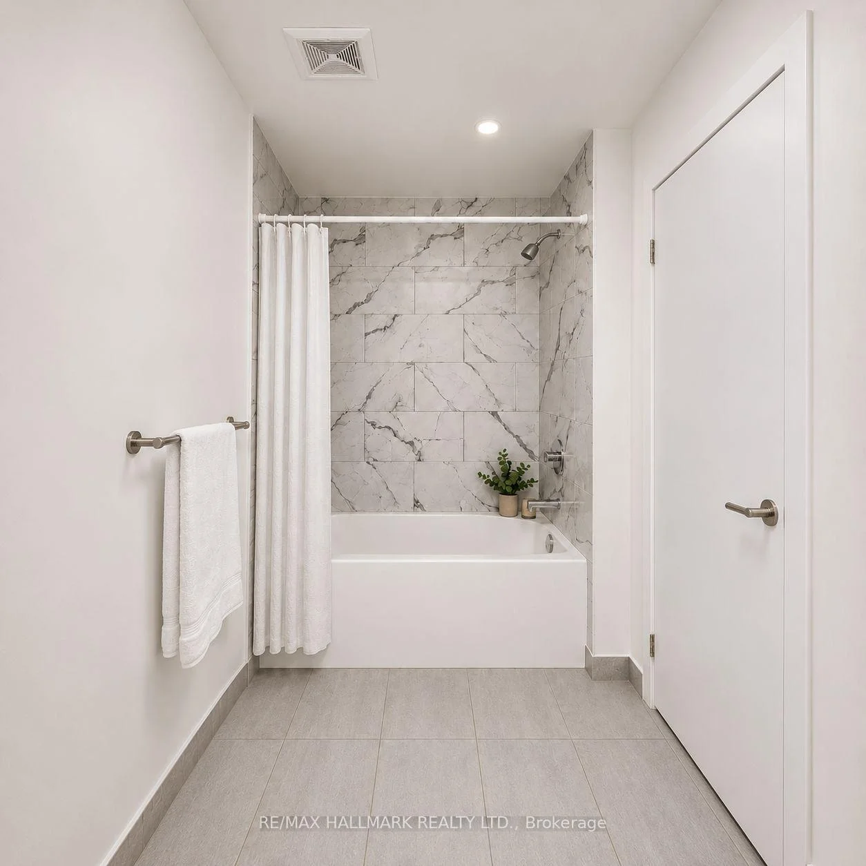 Photo 15 of 32 Forest Manor Rd, North York, Henry Farm — HOMEH
