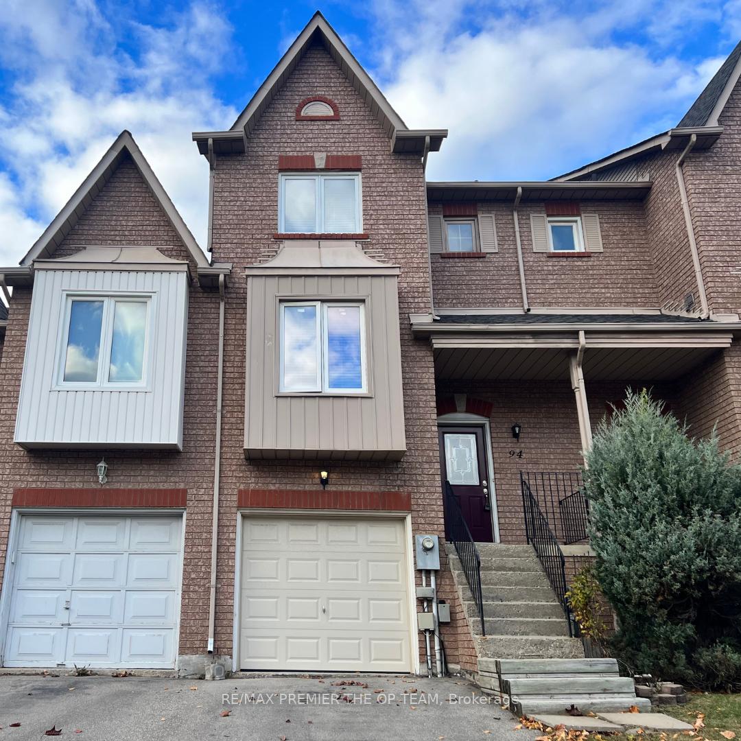 Photo 2 of 94 Kelso Crescent, Vaughan, Maple — HOMEH