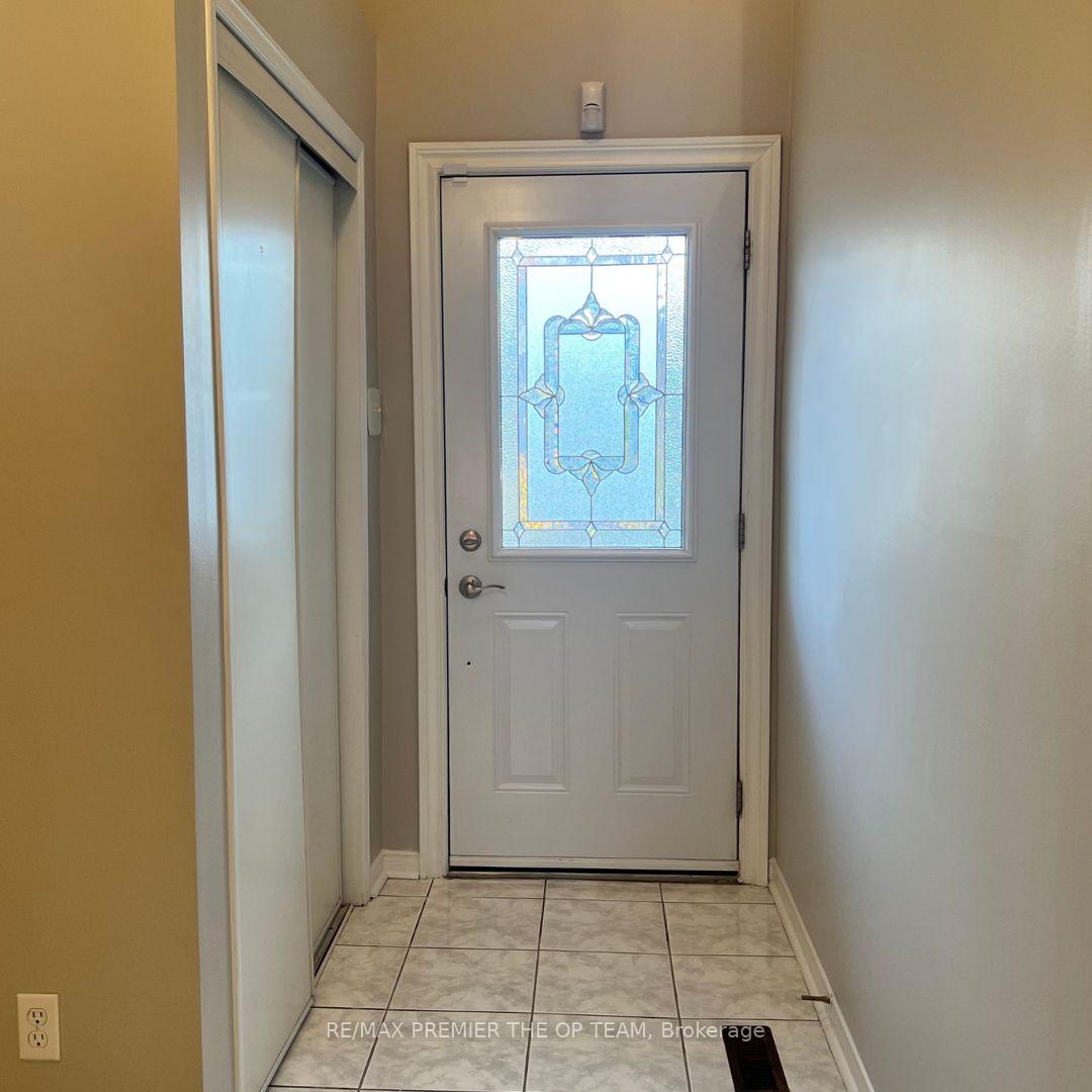 Photo 5 of 94 Kelso Crescent, Vaughan, Maple — HOMEH