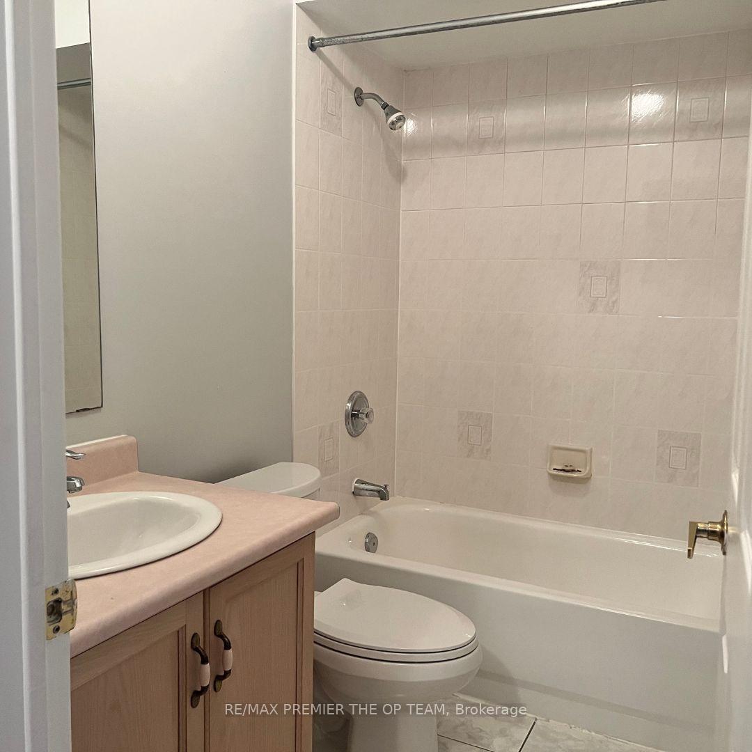 Photo 39 of 94 Kelso Crescent, Vaughan, Maple — HOMEH