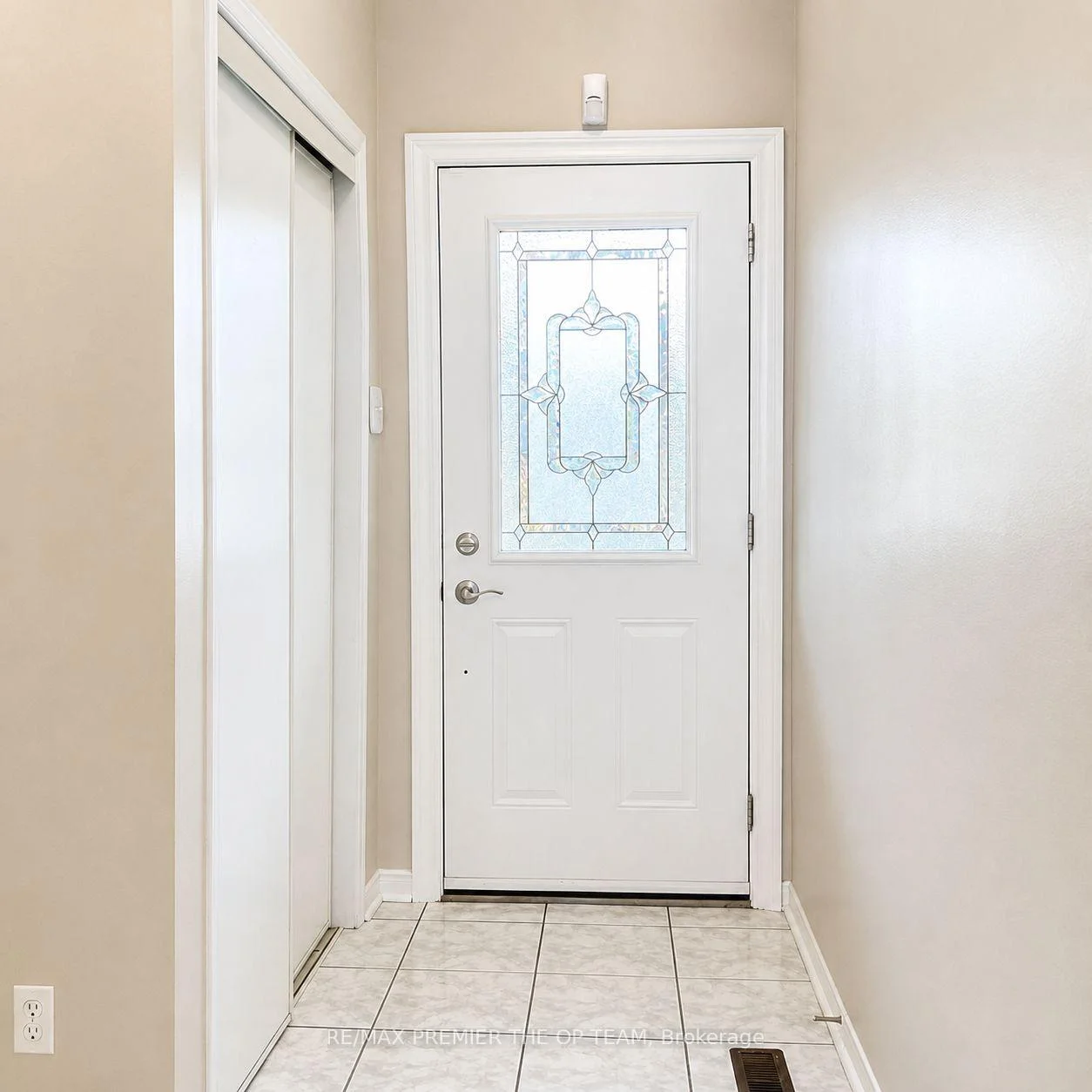 Photo 6 of 94 Kelso Crescent, Vaughan, Maple — HOMEH