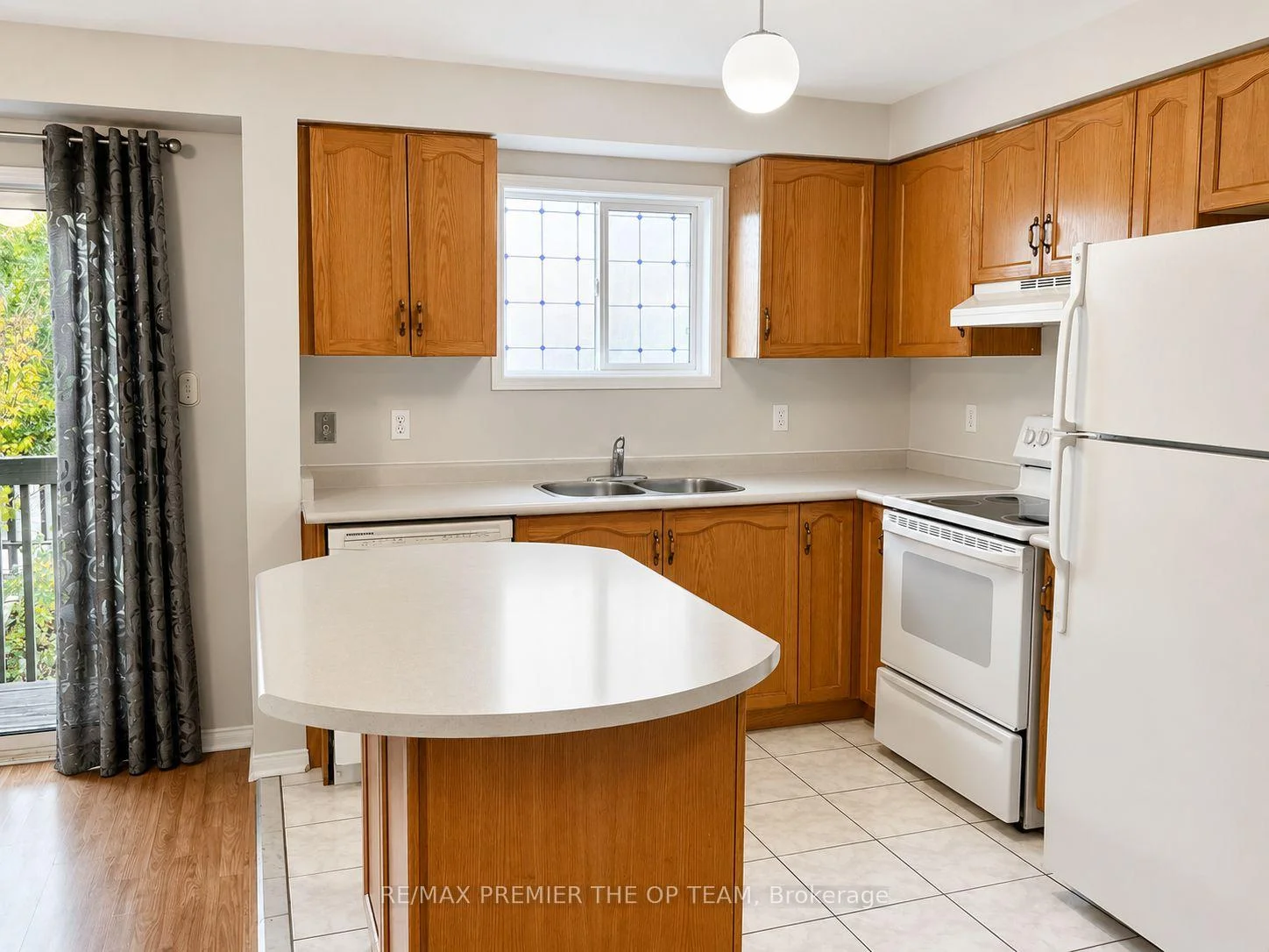 Photo 10 of 94 Kelso Crescent, Vaughan, Maple — HOMEH