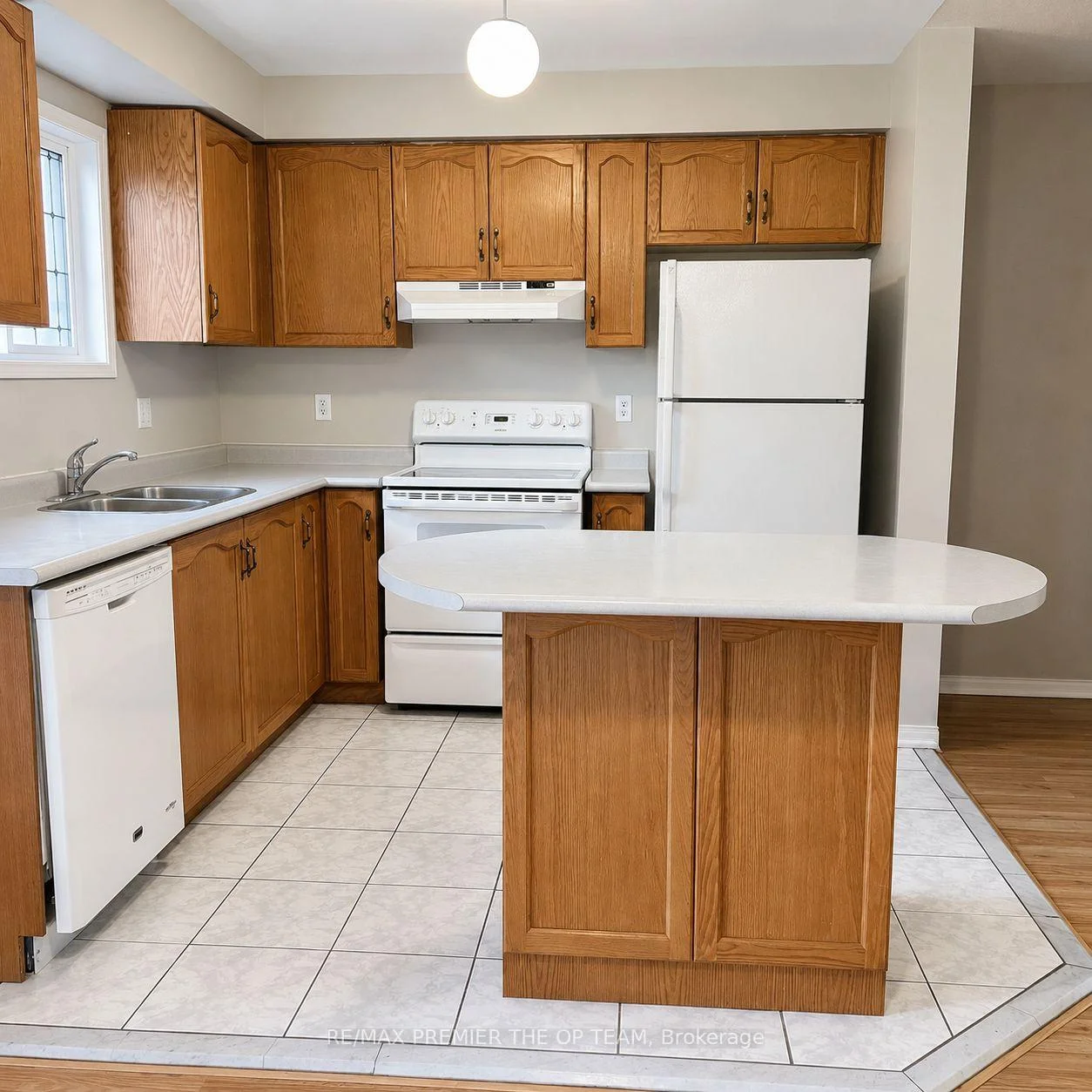 Photo 12 of 94 Kelso Crescent, Vaughan, Maple — HOMEH