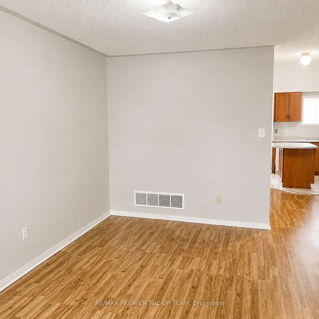 Photo 16 of 94 Kelso Crescent, Vaughan, Maple — HOMEH