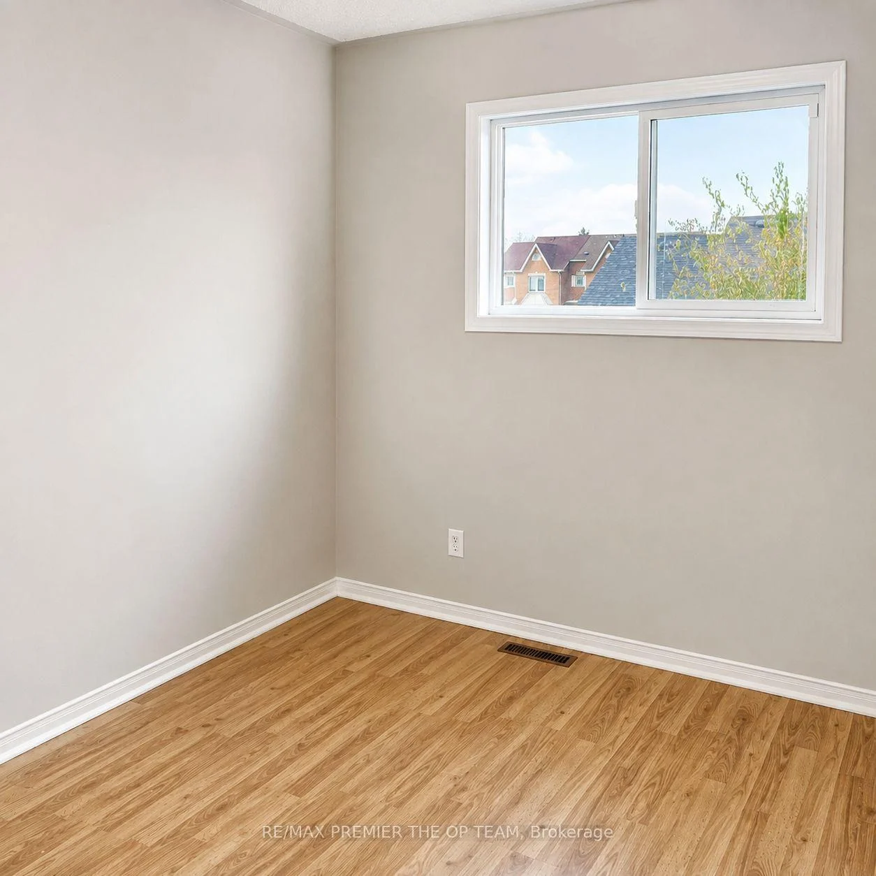 Photo 30 of 94 Kelso Crescent, Vaughan, Maple — HOMEH