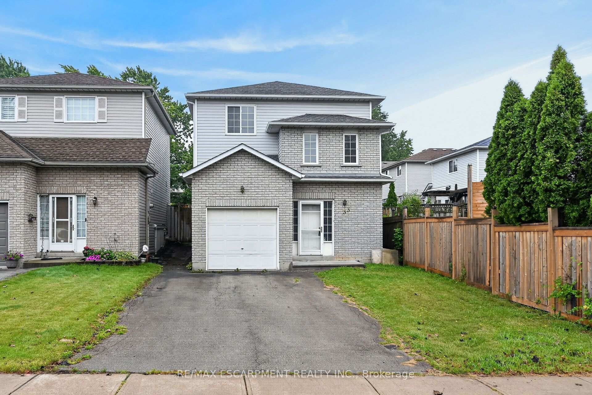 Photo 3 of 33 Brantdale Avenue, Hamilton, Southam — HOMEH