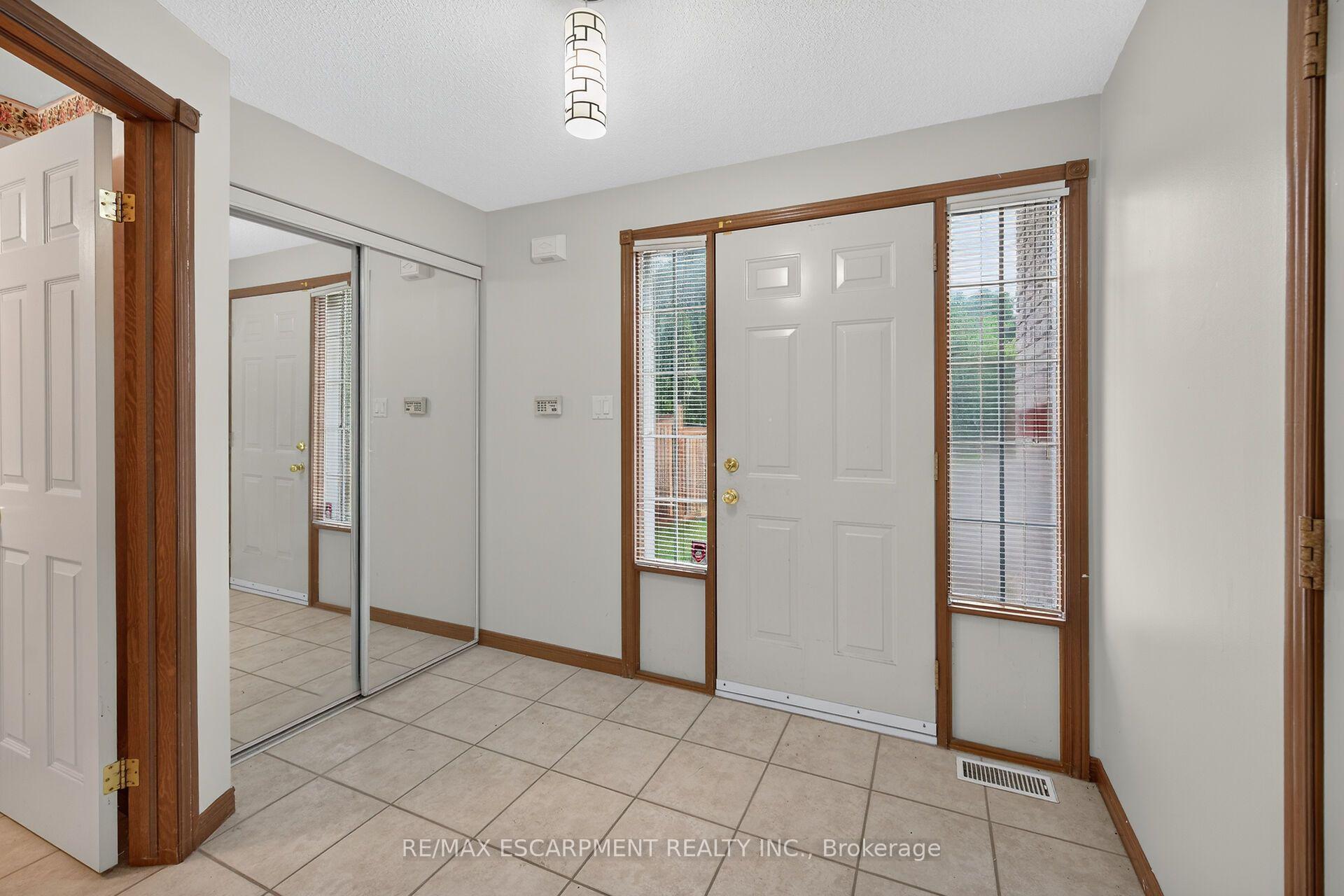Photo 5 of 33 Brantdale Avenue, Hamilton, Southam — HOMEH