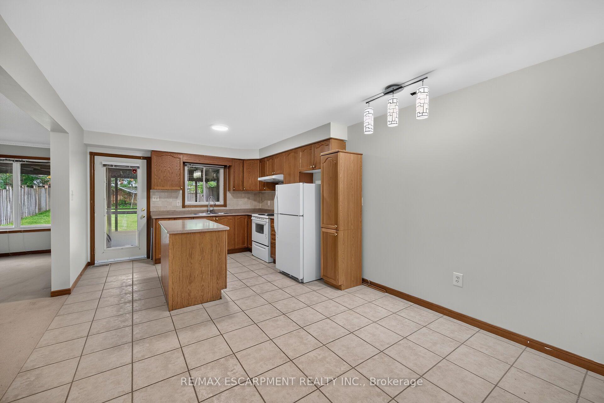 Photo 6 of 33 Brantdale Avenue, Hamilton, Southam — HOMEH