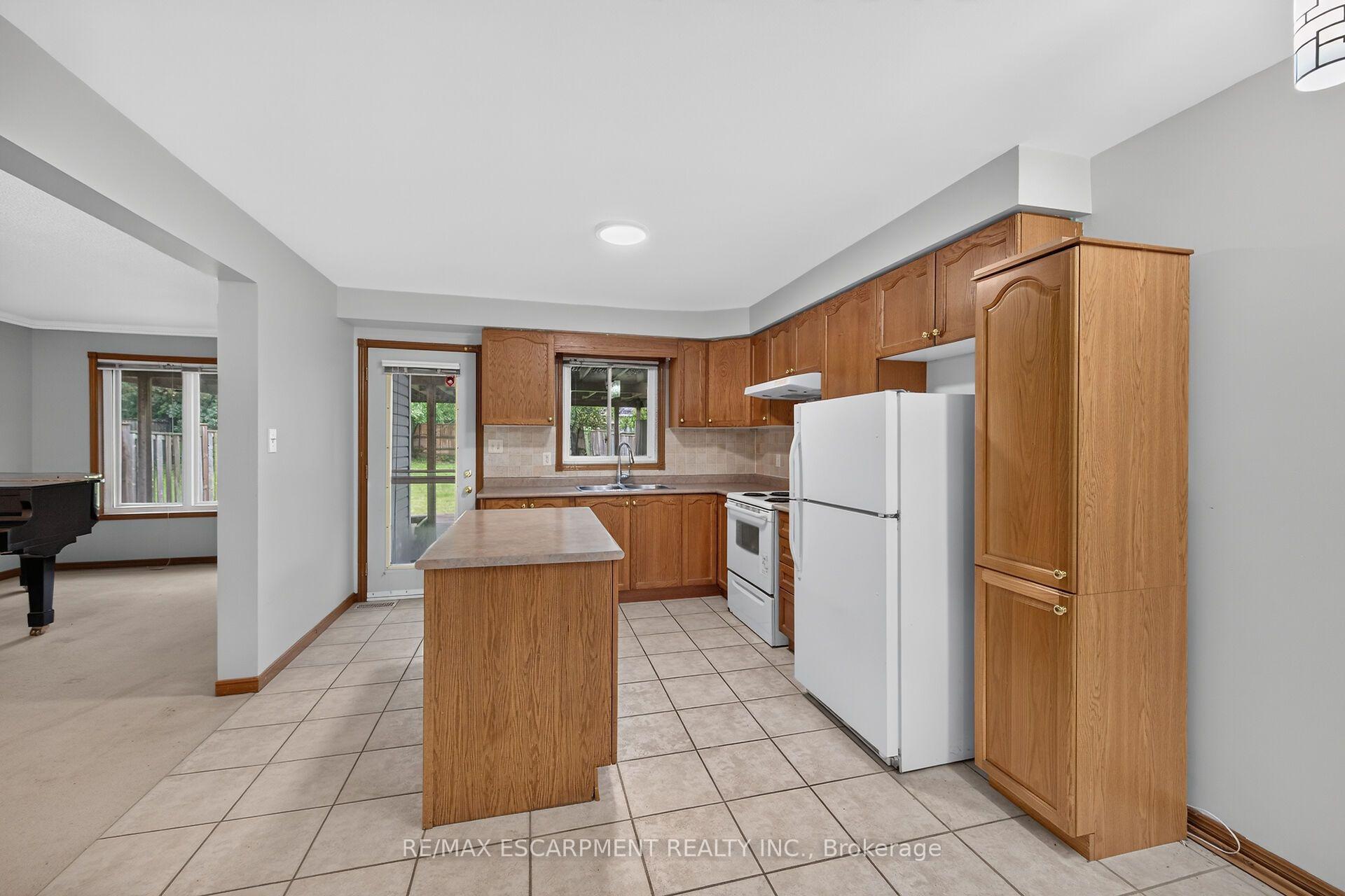 Photo 8 of 33 Brantdale Avenue, Hamilton, Southam — HOMEH
