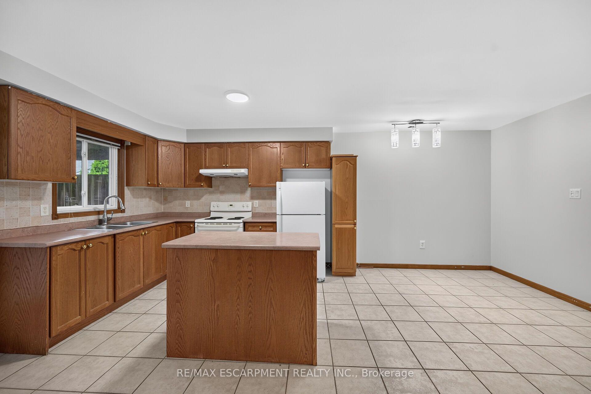 Photo 9 of 33 Brantdale Avenue, Hamilton, Southam — HOMEH