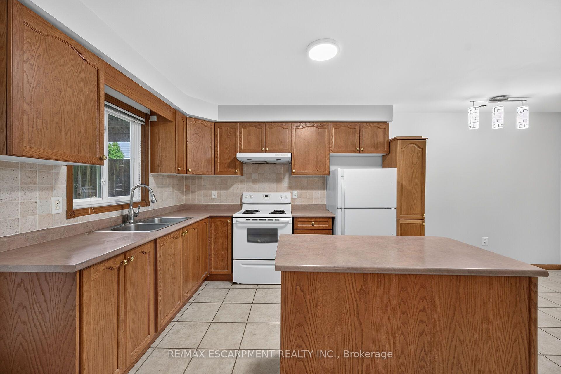 Photo 10 of 33 Brantdale Avenue, Hamilton, Southam — HOMEH