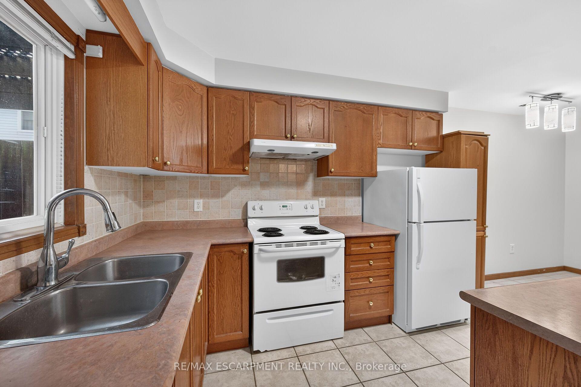 Photo 12 of 33 Brantdale Avenue, Hamilton, Southam — HOMEH