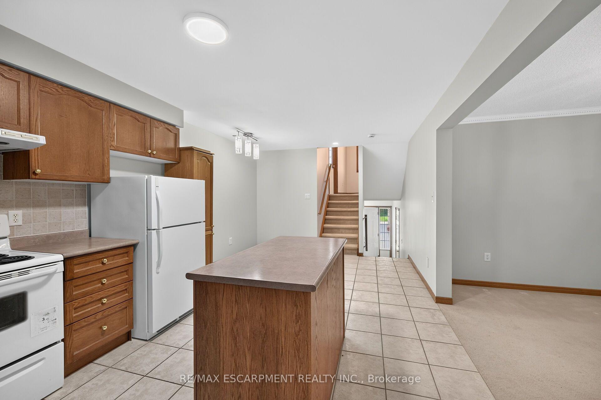 Photo 13 of 33 Brantdale Avenue, Hamilton, Southam — HOMEH