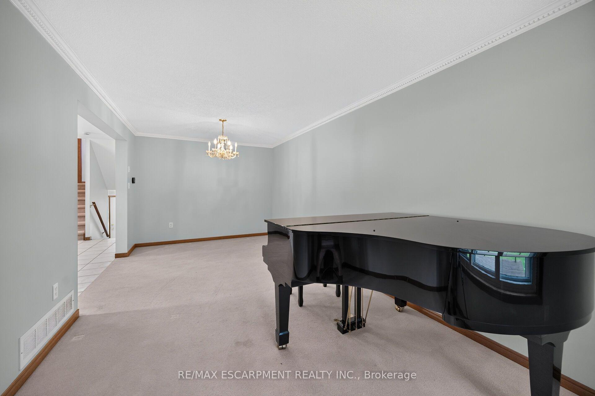Photo 18 of 33 Brantdale Avenue, Hamilton, Southam — HOMEH
