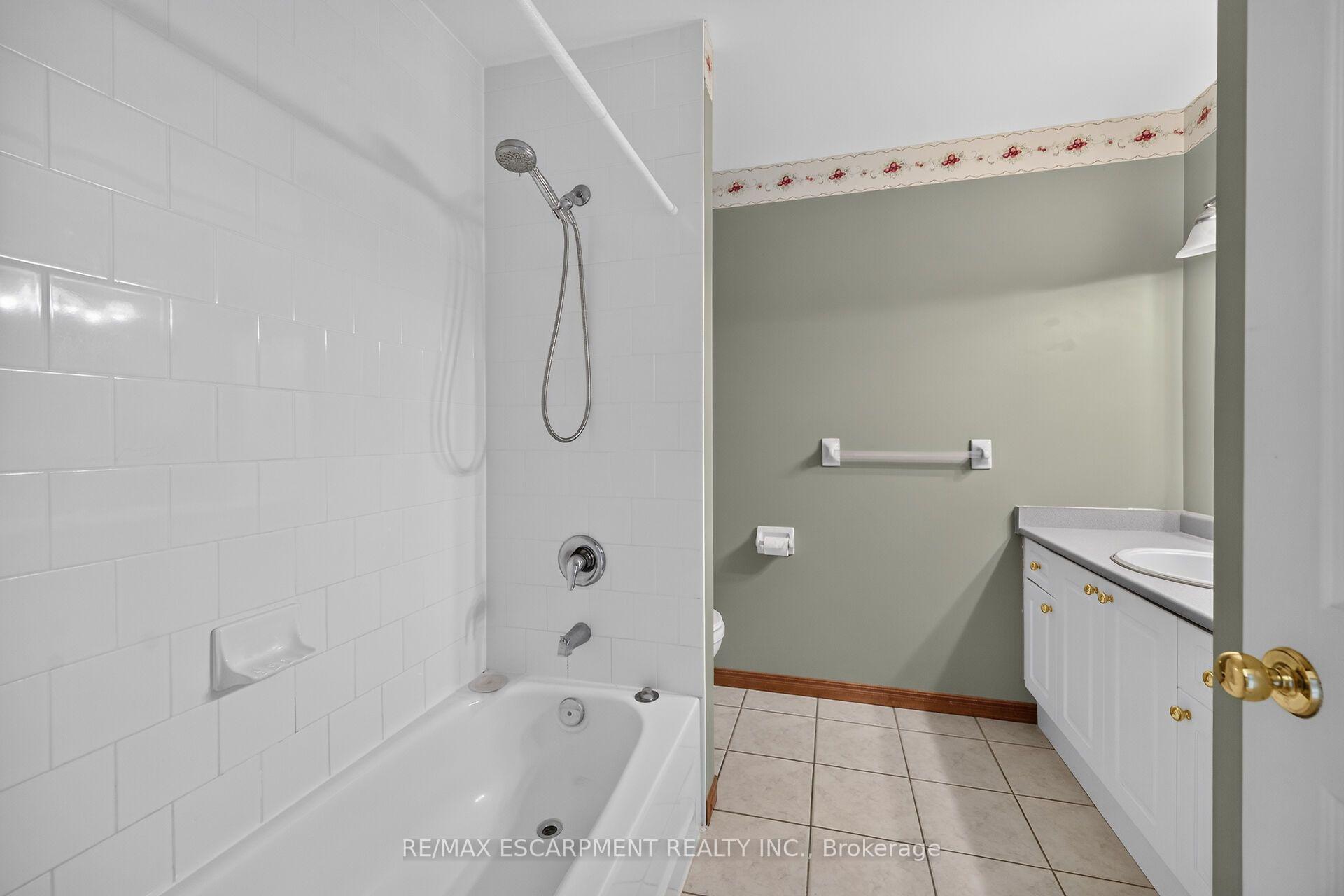Photo 27 of 33 Brantdale Avenue, Hamilton, Southam — HOMEH