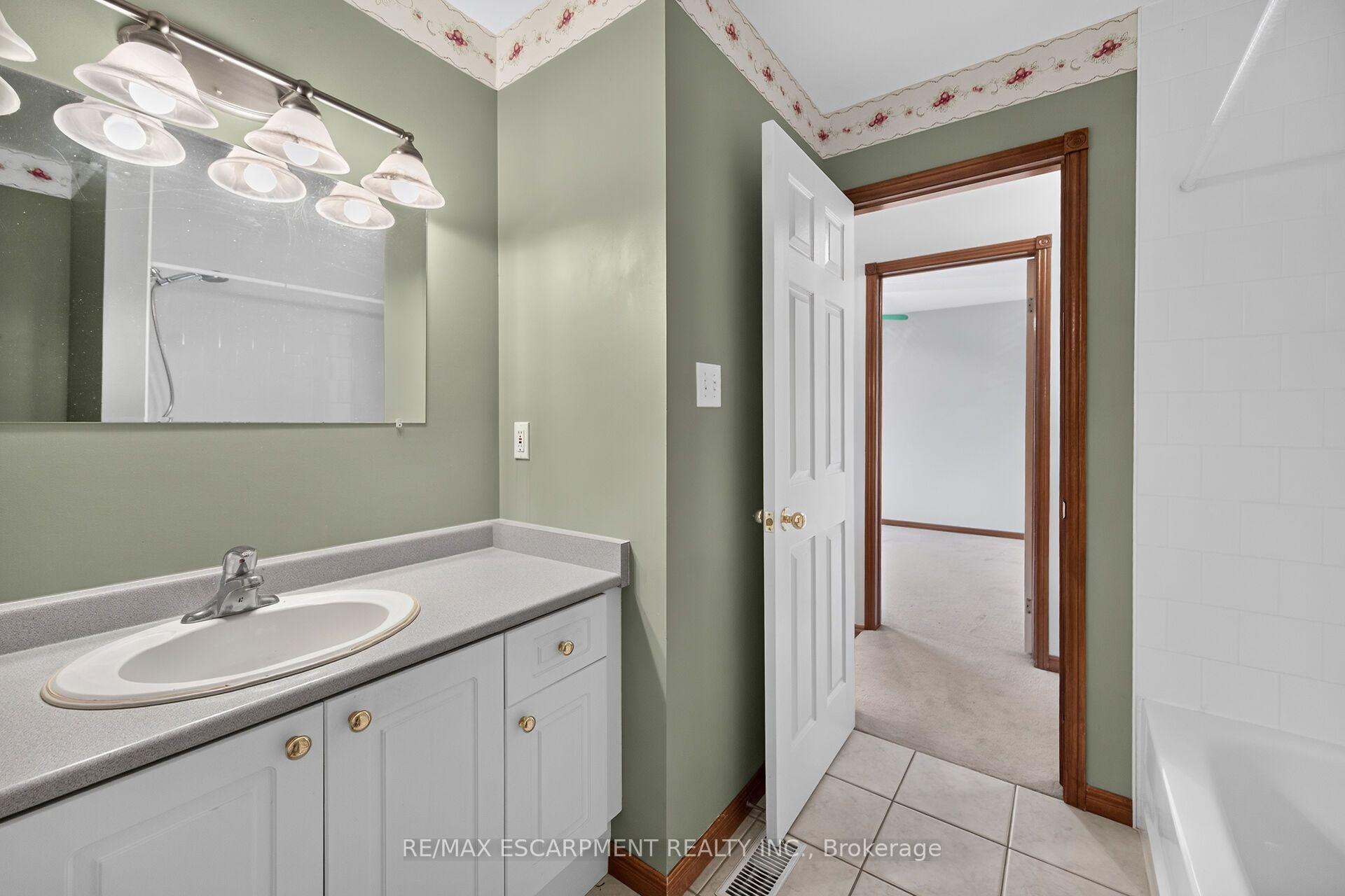 Photo 28 of 33 Brantdale Avenue, Hamilton, Southam — HOMEH