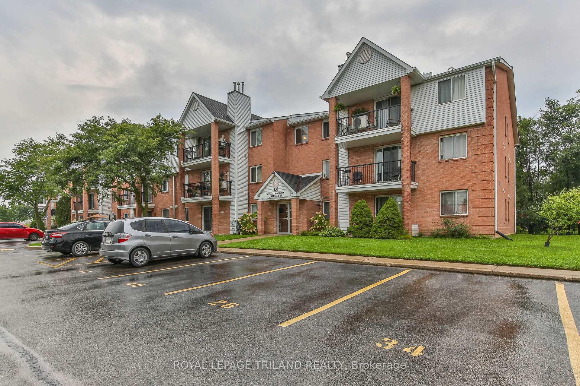 Front of Unit 31, 1096 Jalna Boulevard