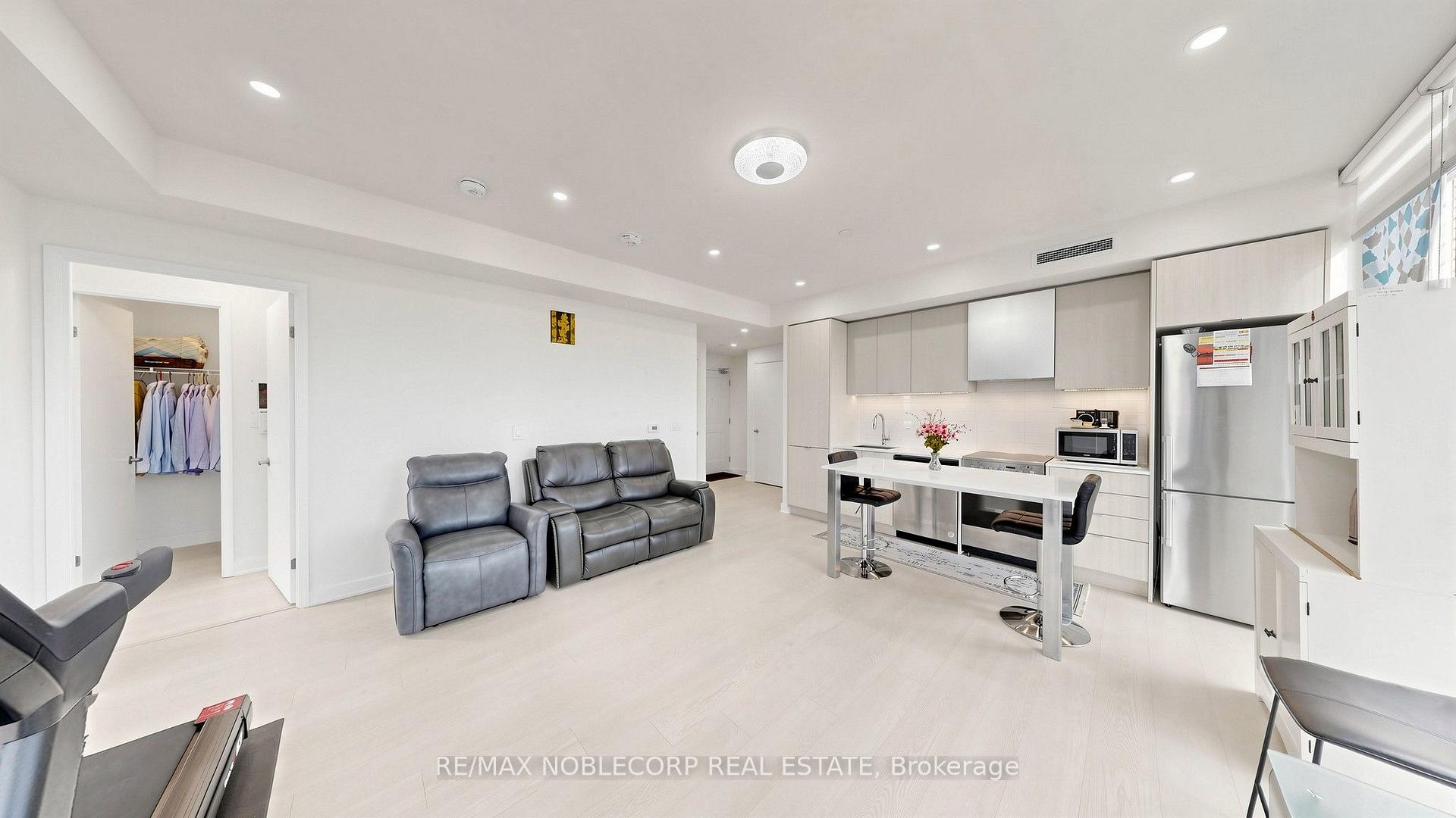 Photo 6 of Unit 1005, 10 Gibbs Road, Etobicoke, Islington-City Centre West — HOMEH