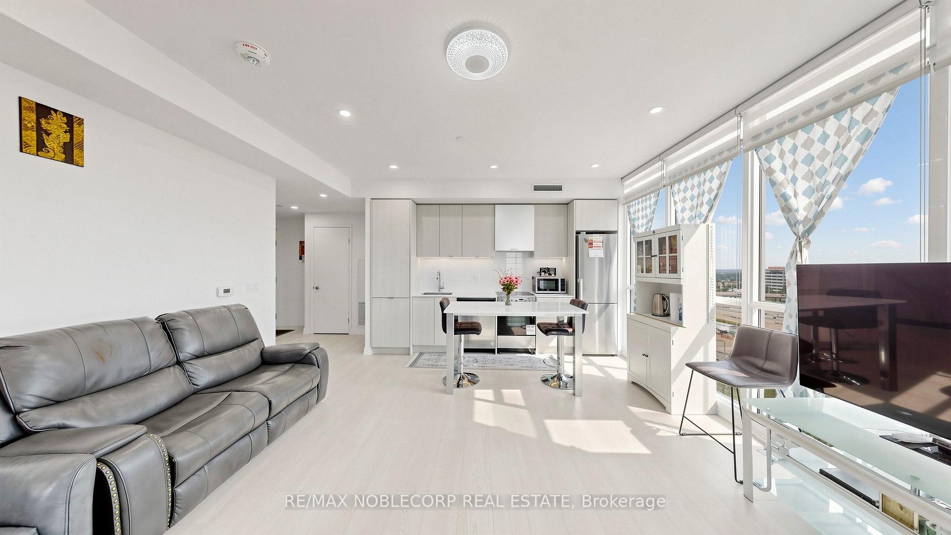 Photo 8 of Unit 1005, 10 Gibbs Road, Etobicoke, Islington-City Centre West — HOMEH