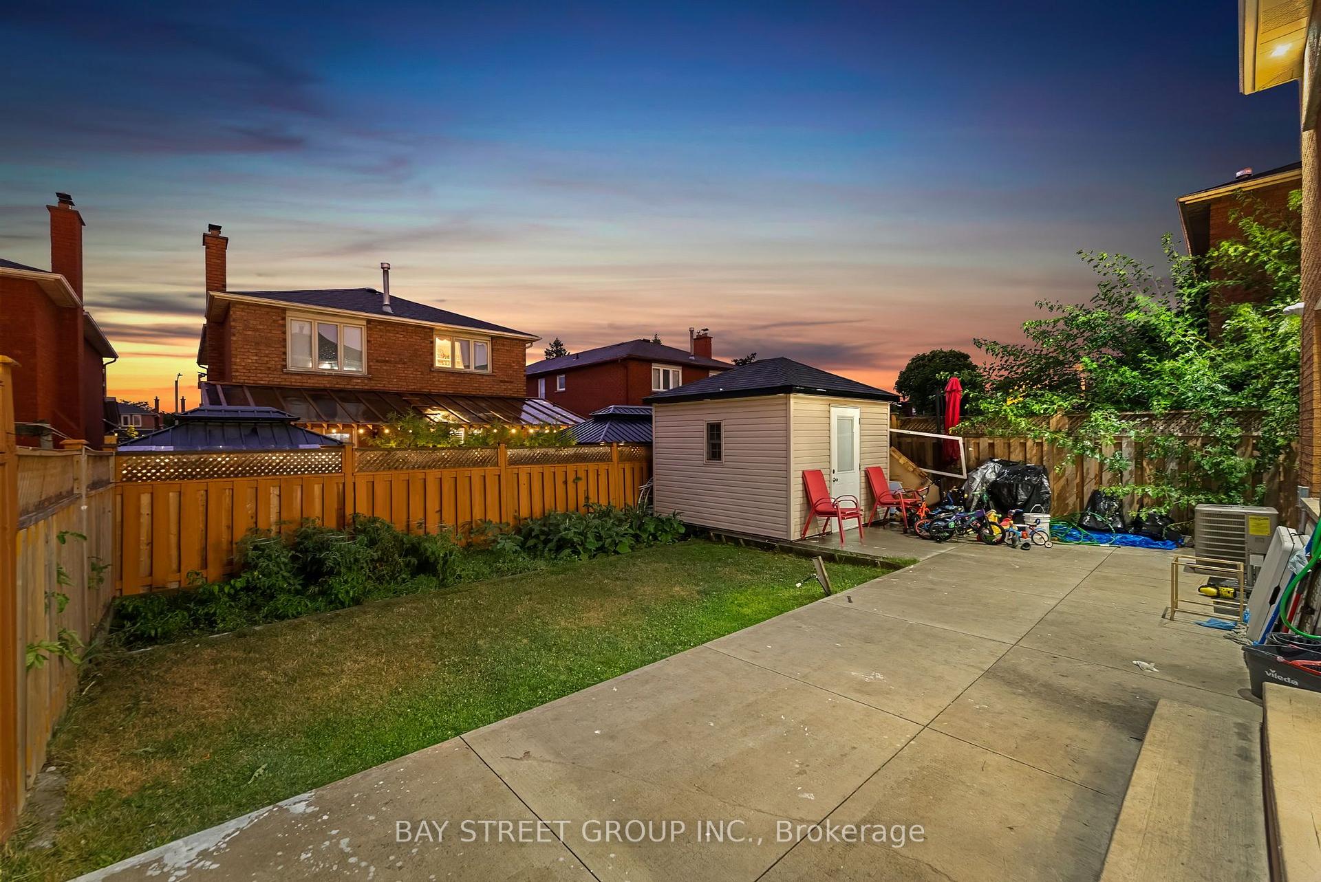 Photo 3 of 34 Lamp Crescent, Vaughan, West Woodbridge — HOMEH