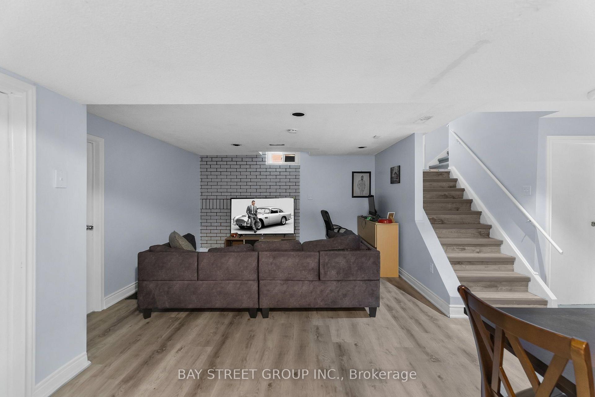 Photo 11 of 34 Lamp Crescent, Vaughan, West Woodbridge — HOMEH