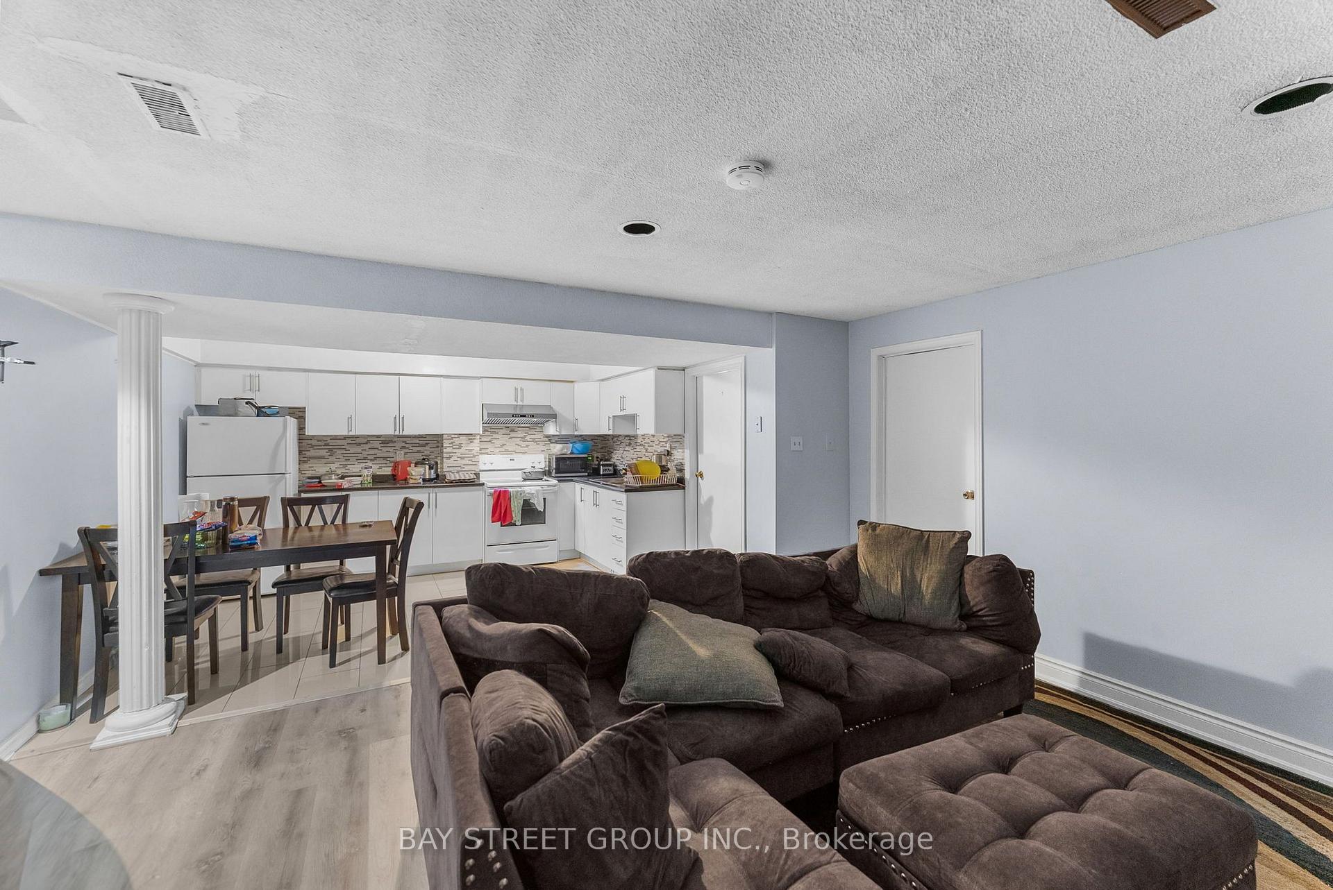 Photo 13 of 34 Lamp Crescent, Vaughan, West Woodbridge — HOMEH