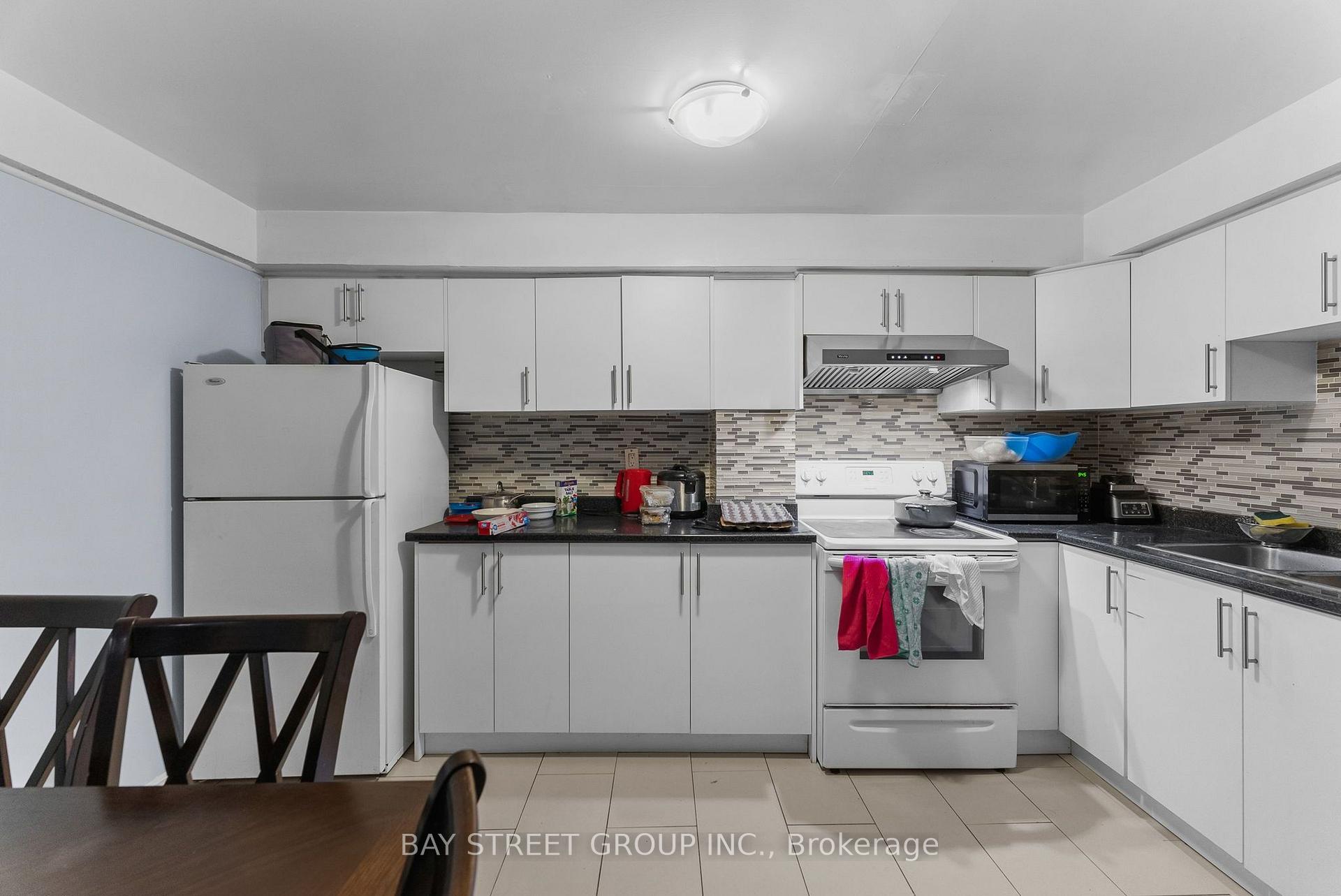 Photo 15 of 34 Lamp Crescent, Vaughan, West Woodbridge — HOMEH