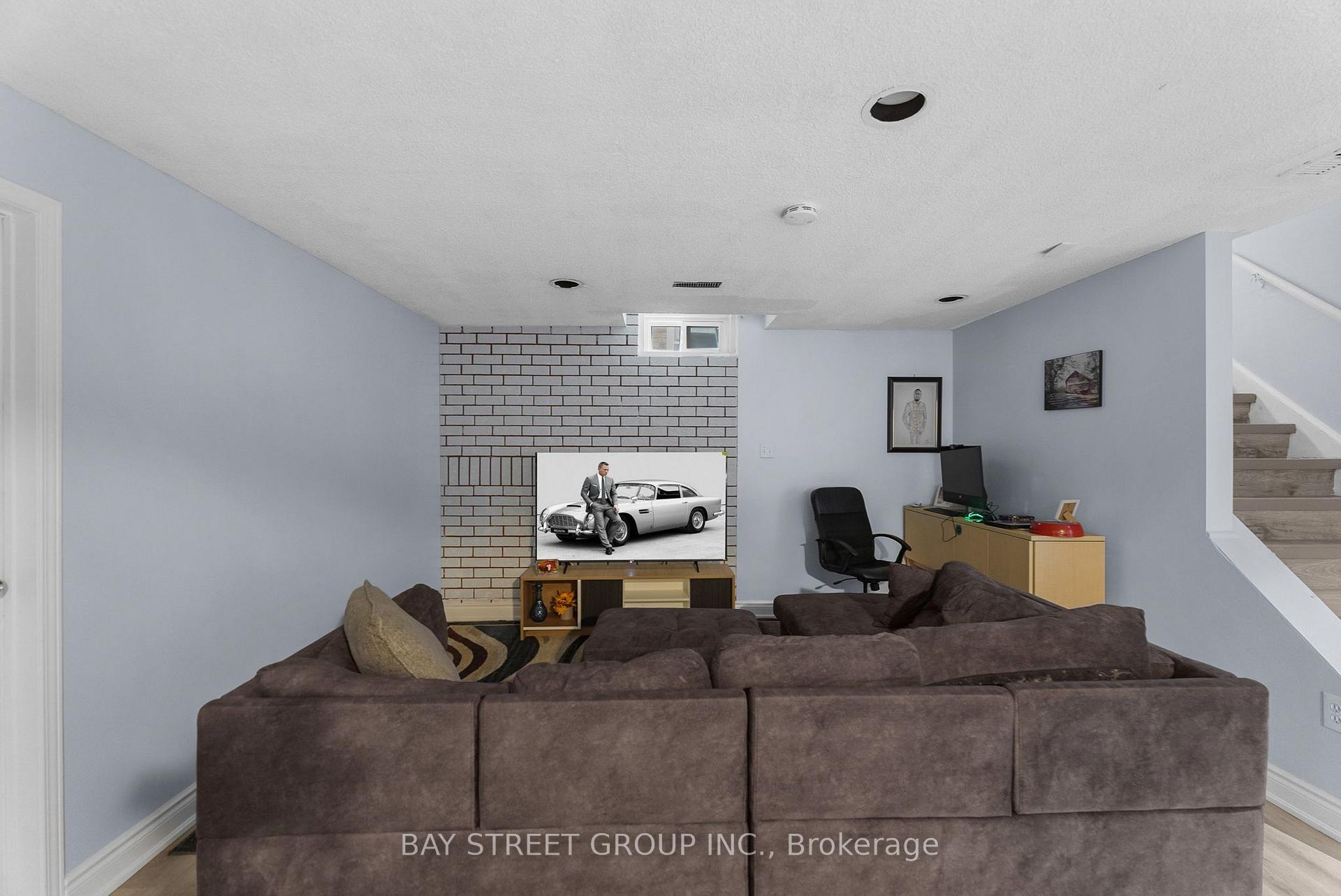Photo 17 of 34 Lamp Crescent, Vaughan, West Woodbridge — HOMEH