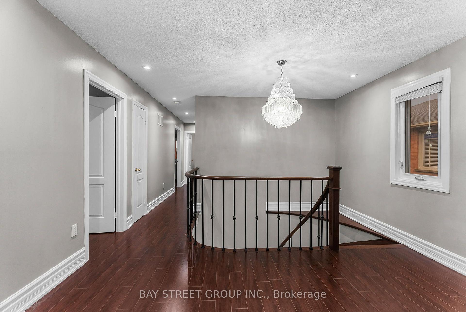 Photo 41 of 34 Lamp Crescent, Vaughan, West Woodbridge — HOMEH