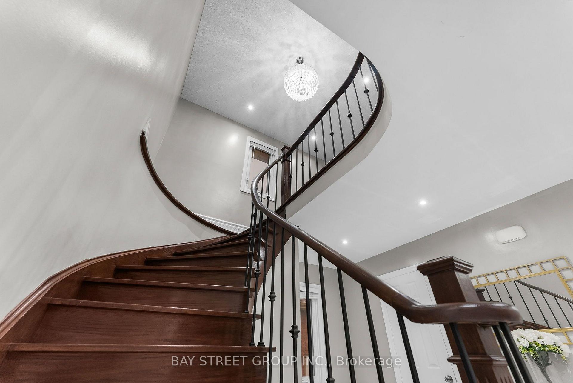 Photo 43 of 34 Lamp Crescent, Vaughan, West Woodbridge — HOMEH