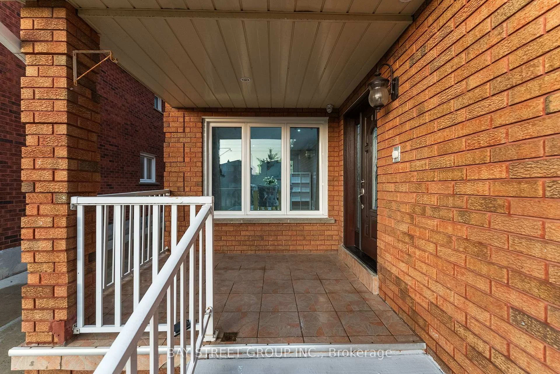Photo 4 of 34 Lamp Crescent, Vaughan, West Woodbridge — HOMEH