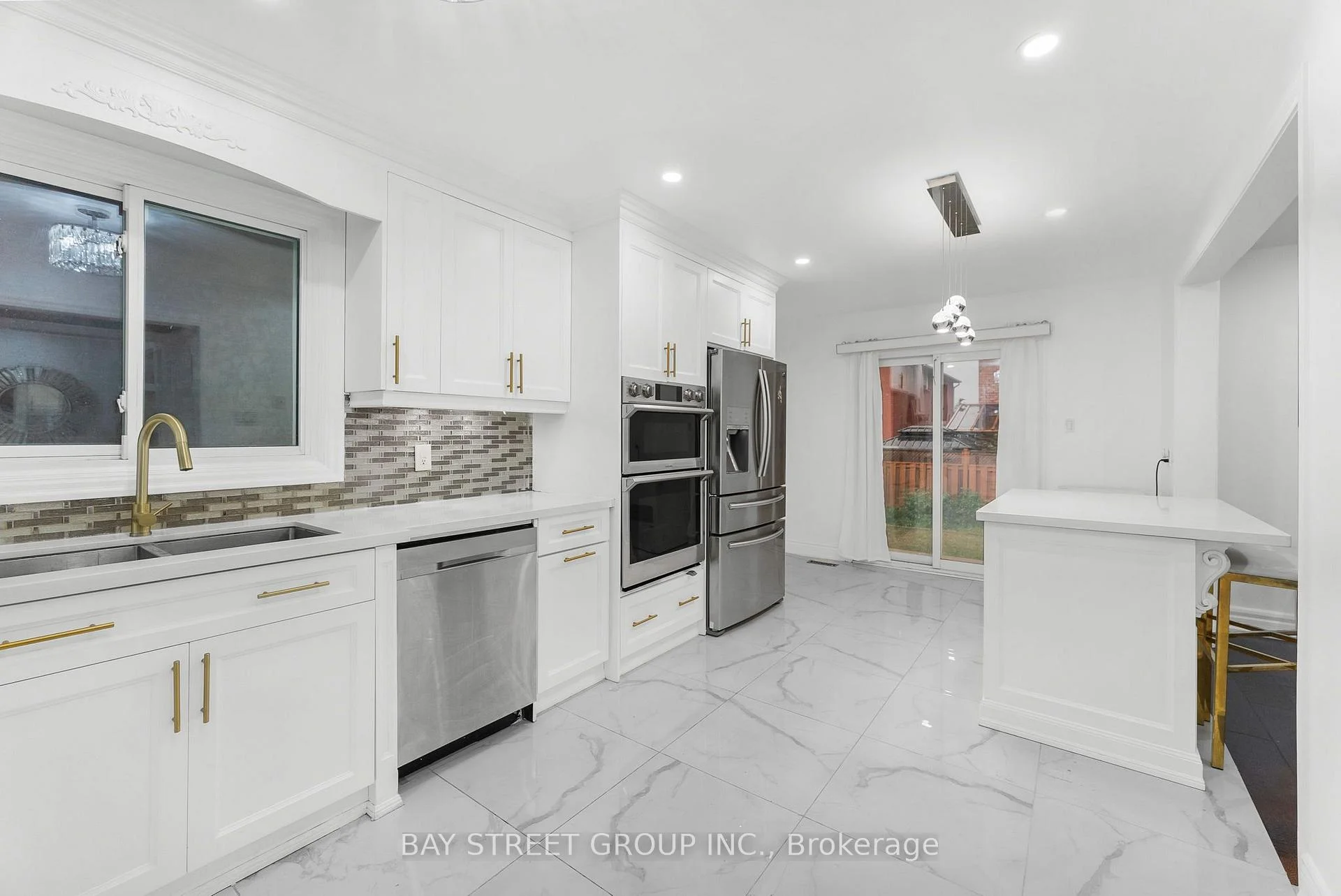 Photo 16 of 34 Lamp Crescent, Vaughan, West Woodbridge — HOMEH