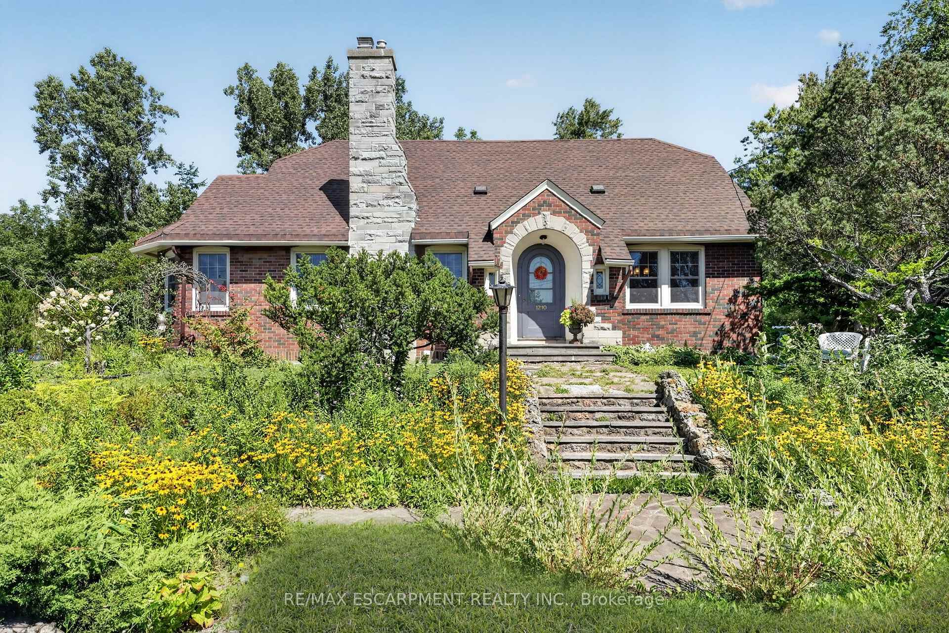 Photo of 1210 Garrison Road