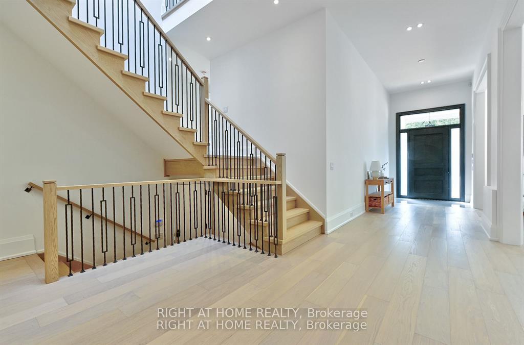 Photo 2 of 27 Hurlingham Crescent, North York, Banbury-Don Mills — HOMEH