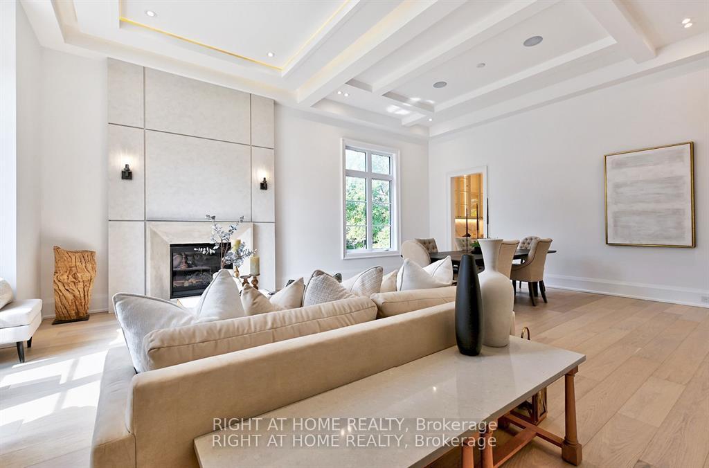 Photo 3 of 27 Hurlingham Crescent, North York, Banbury-Don Mills — HOMEH