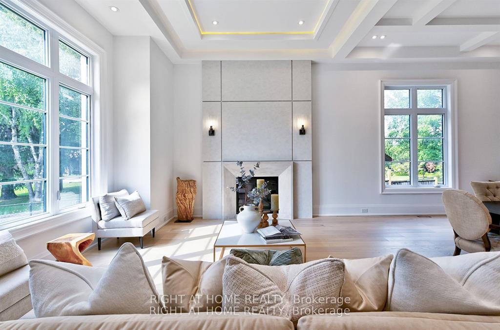 Photo 4 of 27 Hurlingham Crescent, North York, Banbury-Don Mills — HOMEH