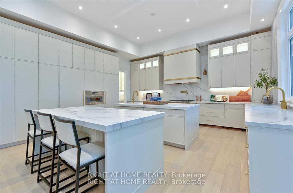 Photo 10 of 27 Hurlingham Crescent, North York, Banbury-Don Mills — HOMEH
