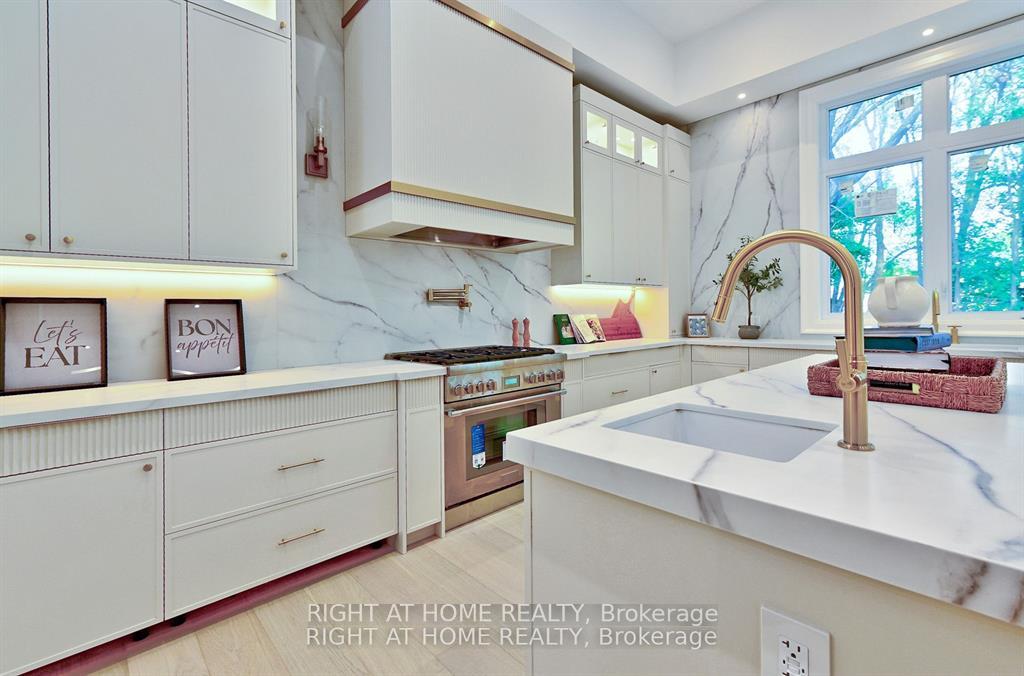 Photo 11 of 27 Hurlingham Crescent, North York, Banbury-Don Mills — HOMEH
