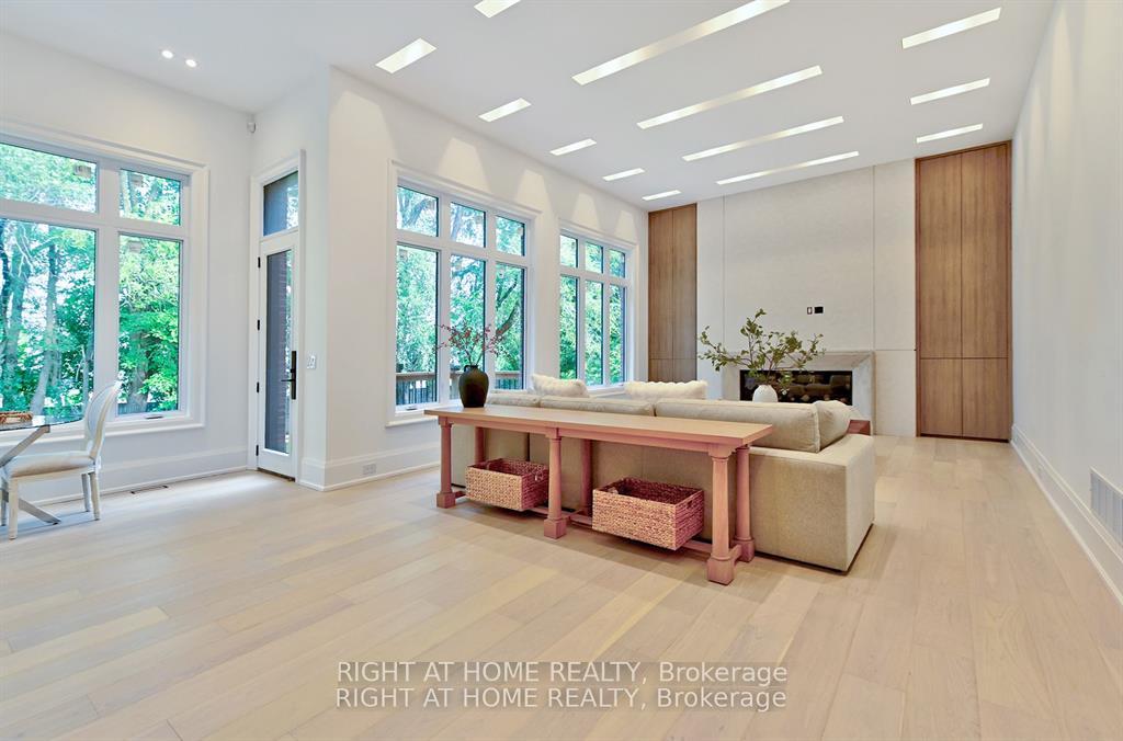Photo 13 of 27 Hurlingham Crescent, North York, Banbury-Don Mills — HOMEH